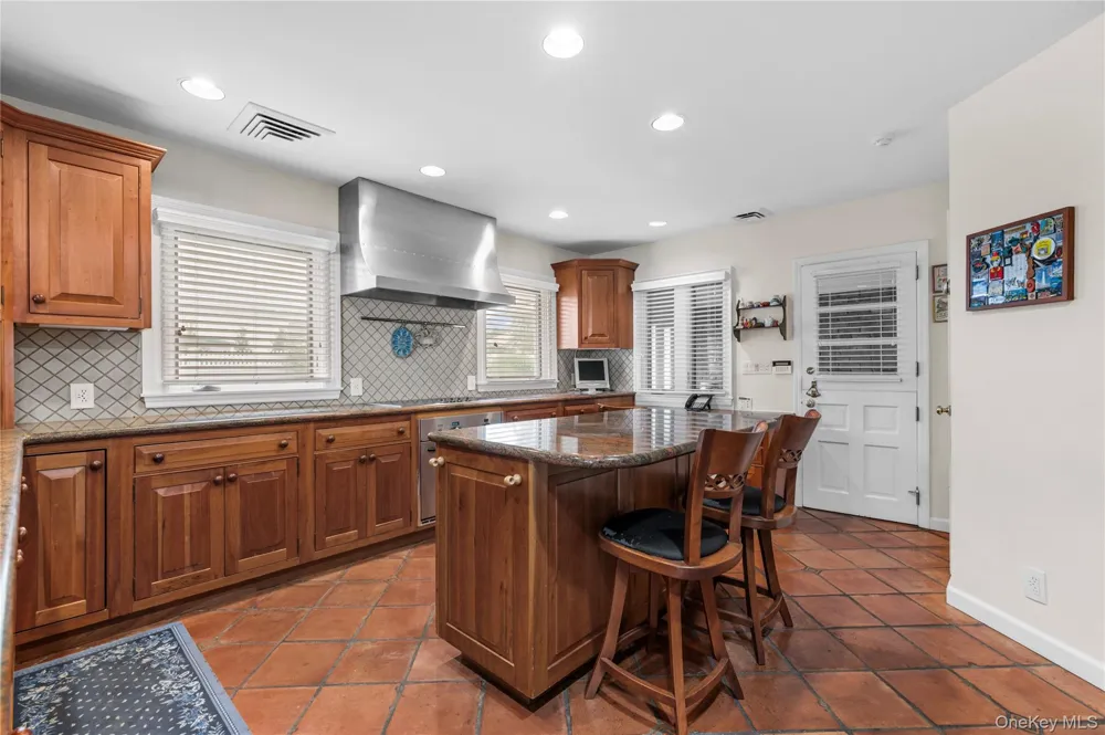 32 Westland Drive Glen Cove, NY 11542