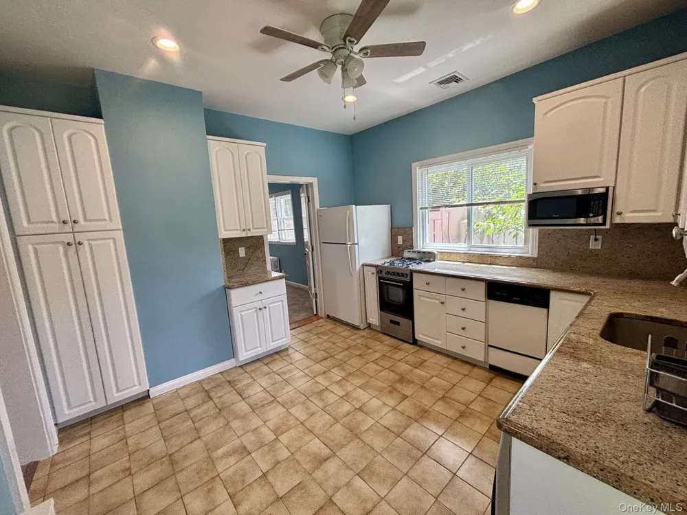 42 Bella Vista Avenue Glen Head, NY 11542