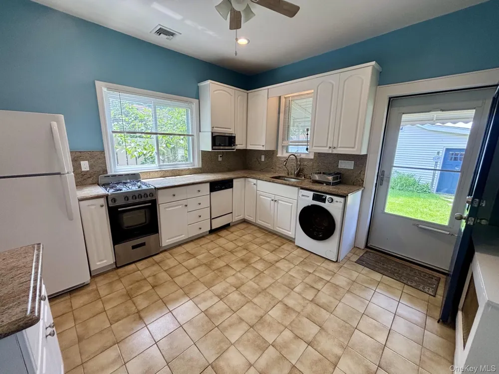 42 Bella Vista Avenue Glen Head, NY 11542