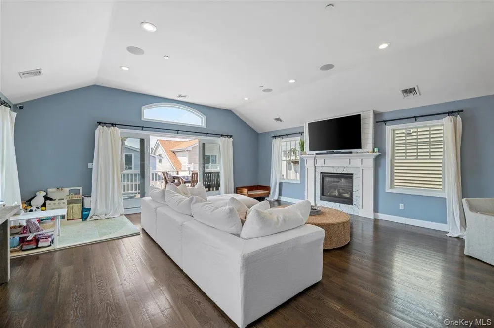 90 Alabama Street Long Beach, NY 11561