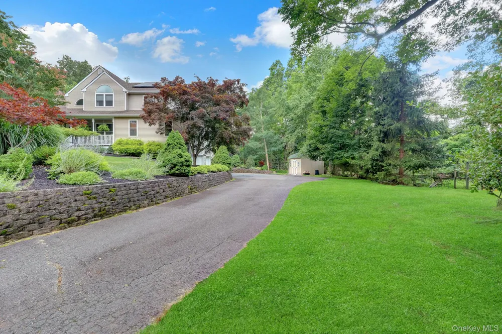 4 Apple Lane Wading River, NY 11792