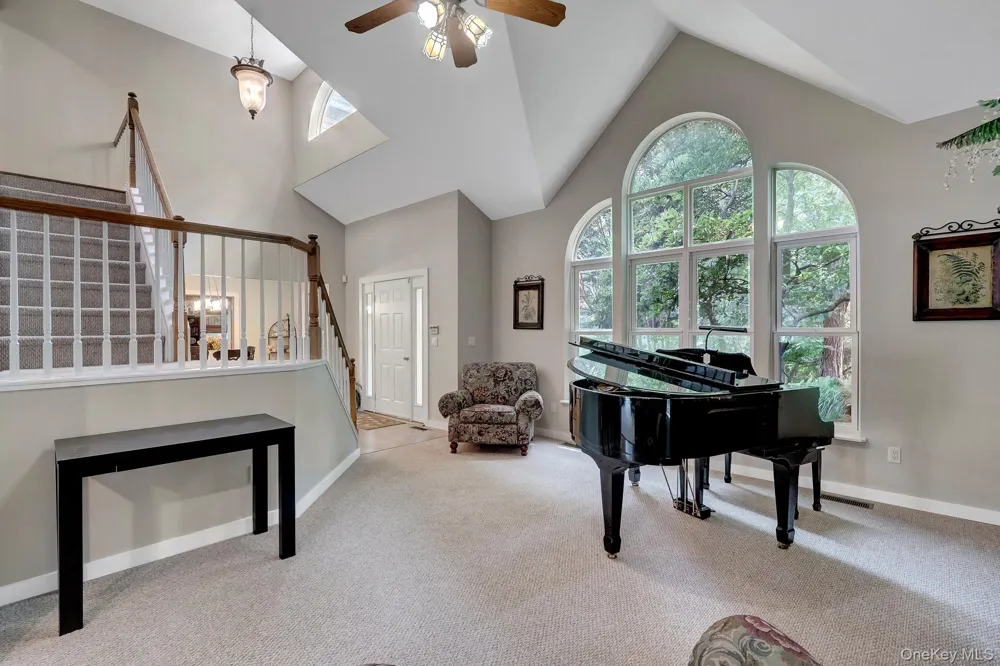 4 Apple Lane Wading River, NY 11792