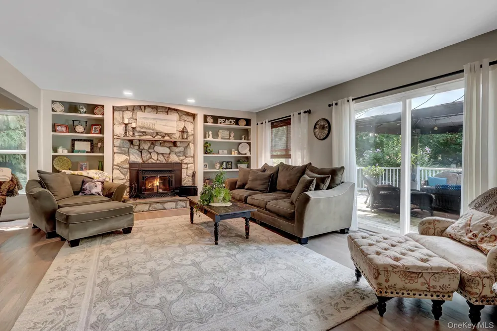 4 Apple Lane Wading River, NY 11792