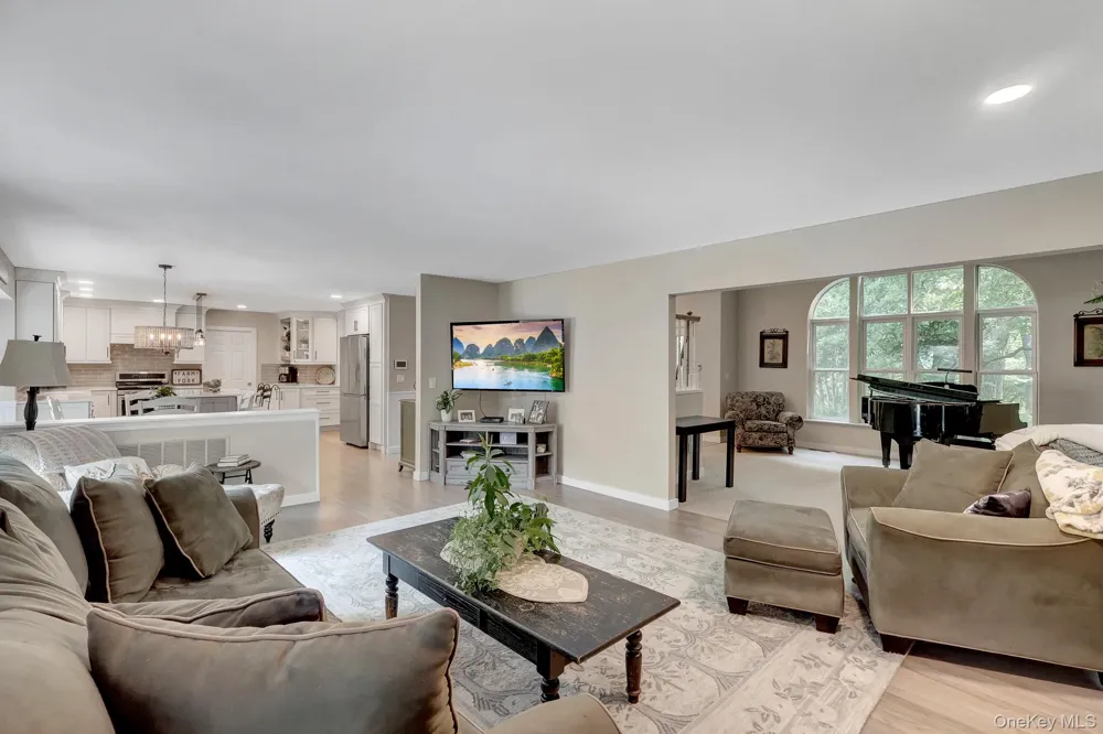 4 Apple Lane Wading River, NY 11792