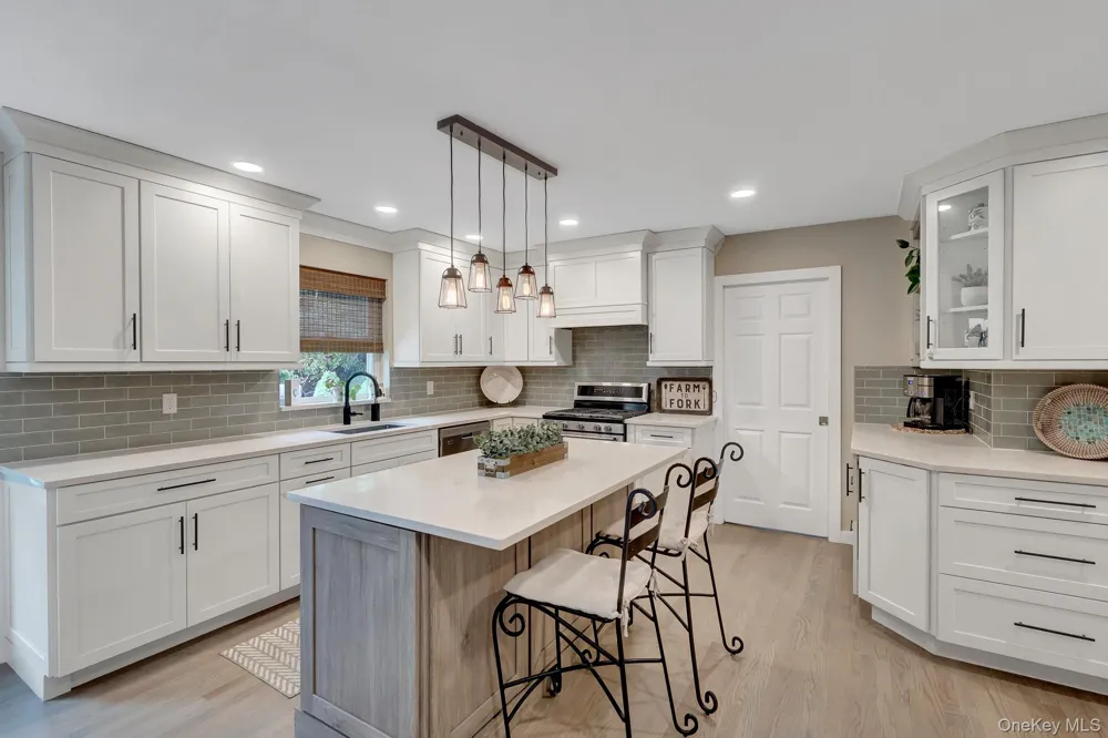 4 Apple Lane Wading River, NY 11792