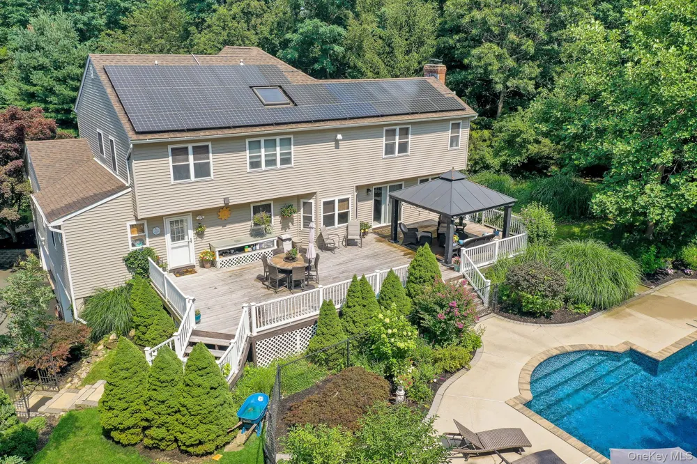 4 Apple Lane Wading River, NY 11792