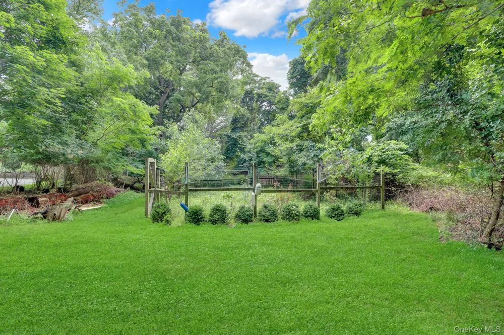 4 Apple Lane Wading River, NY 11792