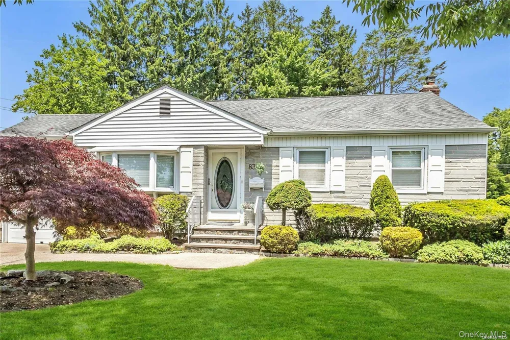 83 Knickerbocker Road Plainview, NY 11803