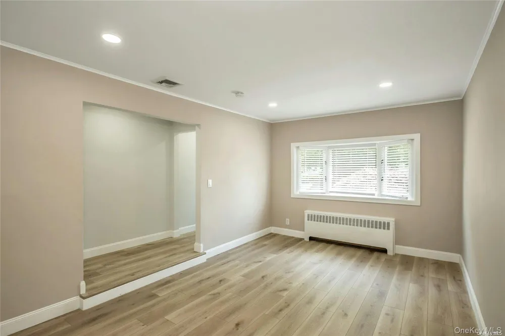 83 Knickerbocker Road Plainview, NY 11803