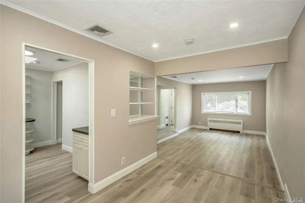 83 Knickerbocker Road Plainview, NY 11803