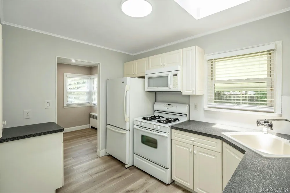 83 Knickerbocker Road Plainview, NY 11803