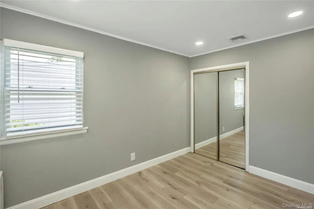 83 Knickerbocker Road Plainview, NY 11803