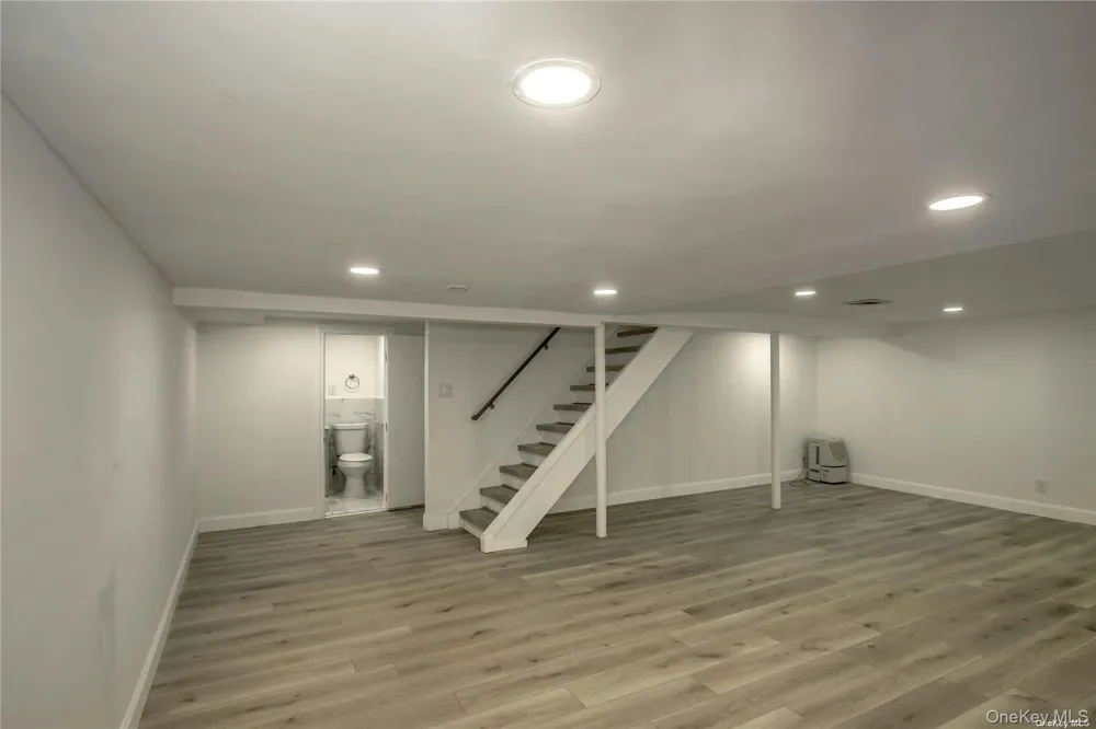 83 Knickerbocker Road Plainview, NY 11803