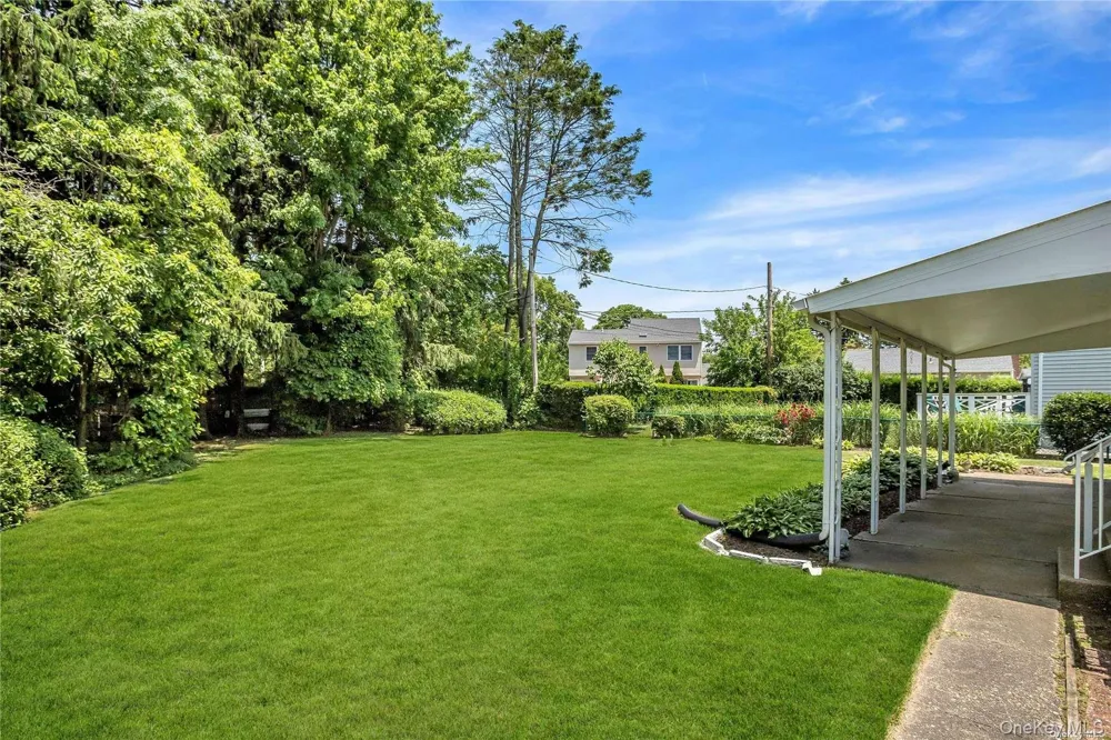 83 Knickerbocker Road Plainview, NY 11803