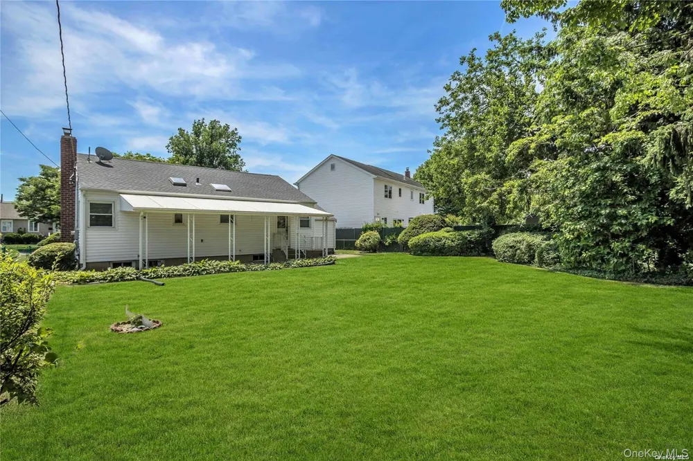 83 Knickerbocker Road Plainview, NY 11803
