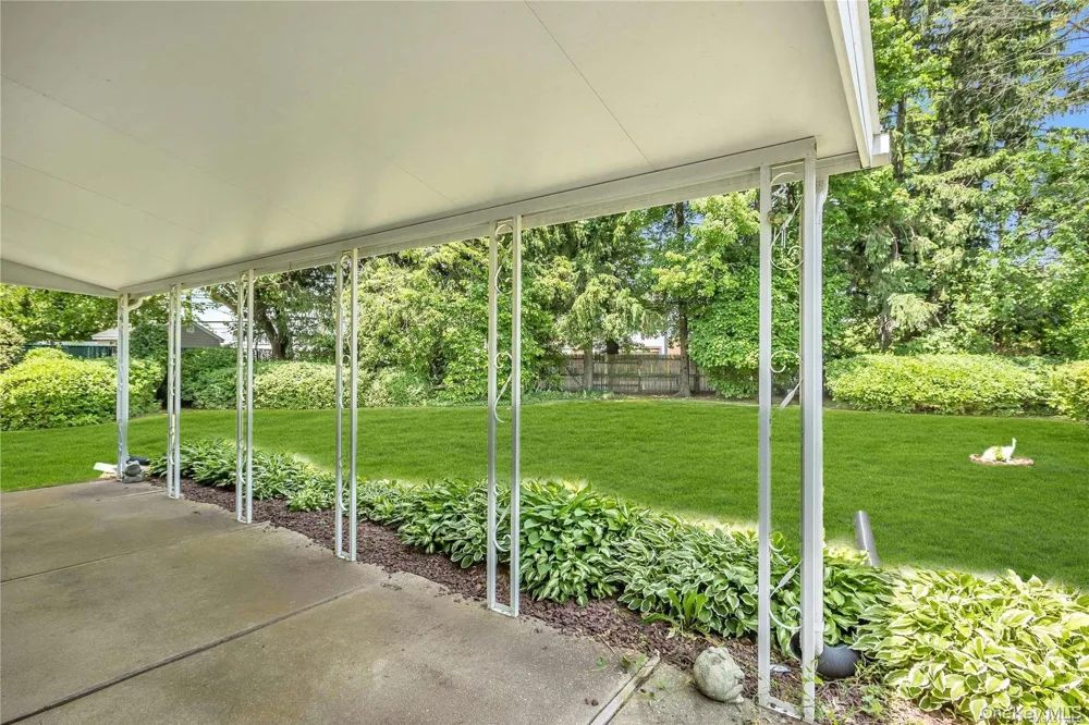 83 Knickerbocker Road Plainview, NY 11803