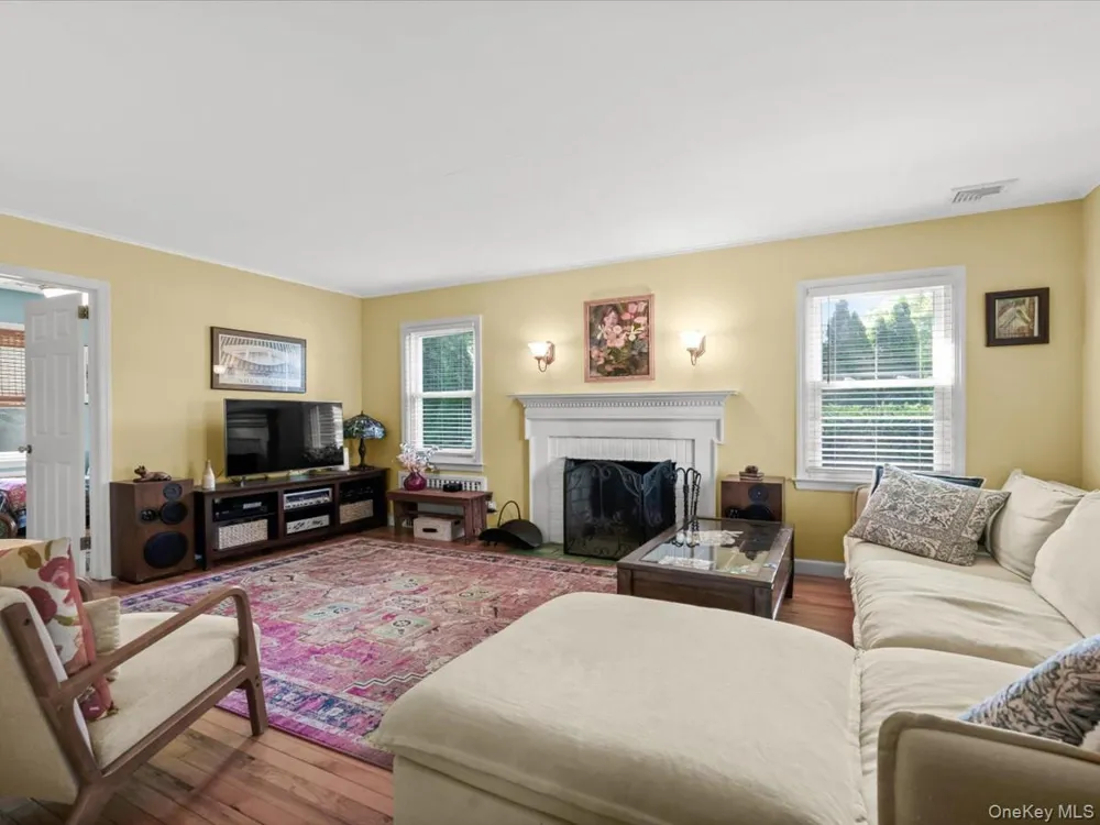 36 Francis Terrace Glen Cove, NY 11542
