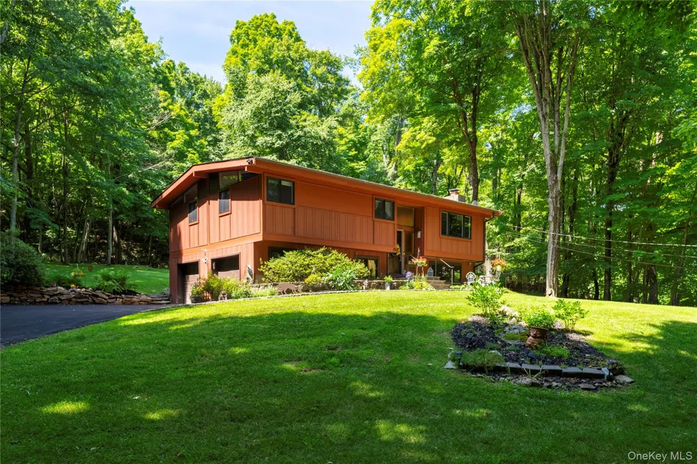 25 Ponderosa Road Carmel, NY 10512