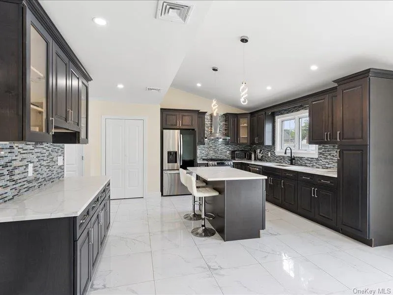 858 Prescott Street Valley Stream, NY 11580