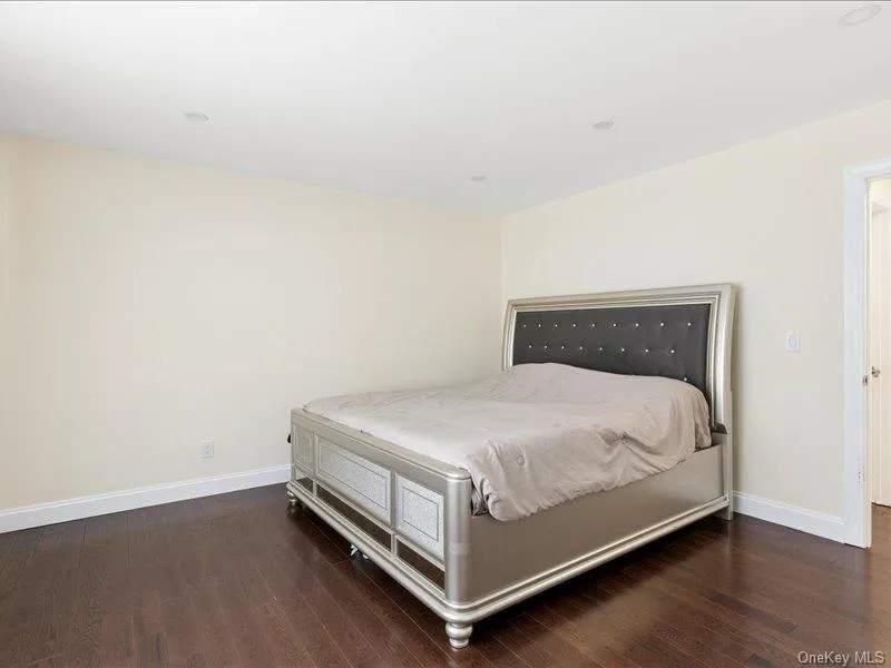 858 Prescott Street Valley Stream, NY 11580