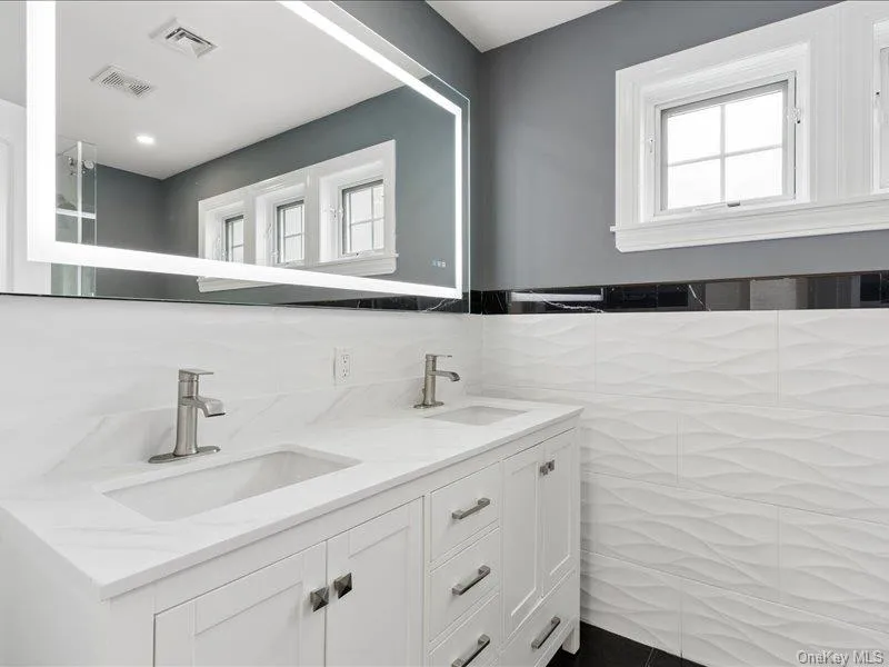 858 Prescott Street Valley Stream, NY 11580