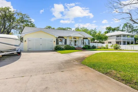 1426 RIVERSIDE DRIVE