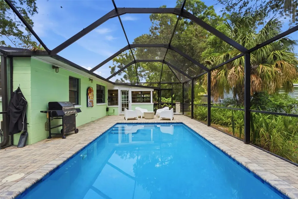 609 W RIVER DRIVE Temple Terrace, FL 33617