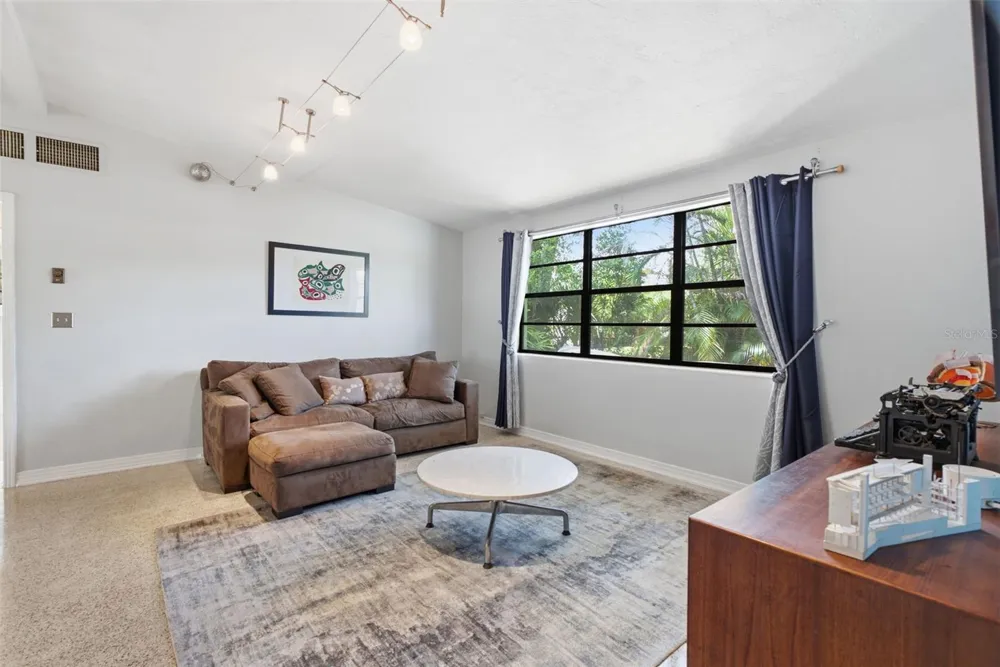 609 W RIVER DRIVE Temple Terrace, FL 33617
