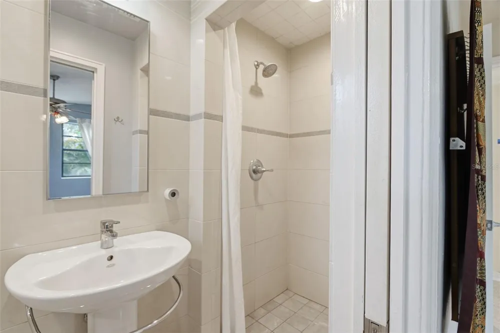 609 W RIVER DRIVE Temple Terrace, FL 33617