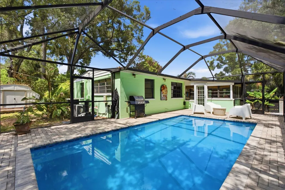 609 W RIVER DRIVE Temple Terrace, FL 33617
