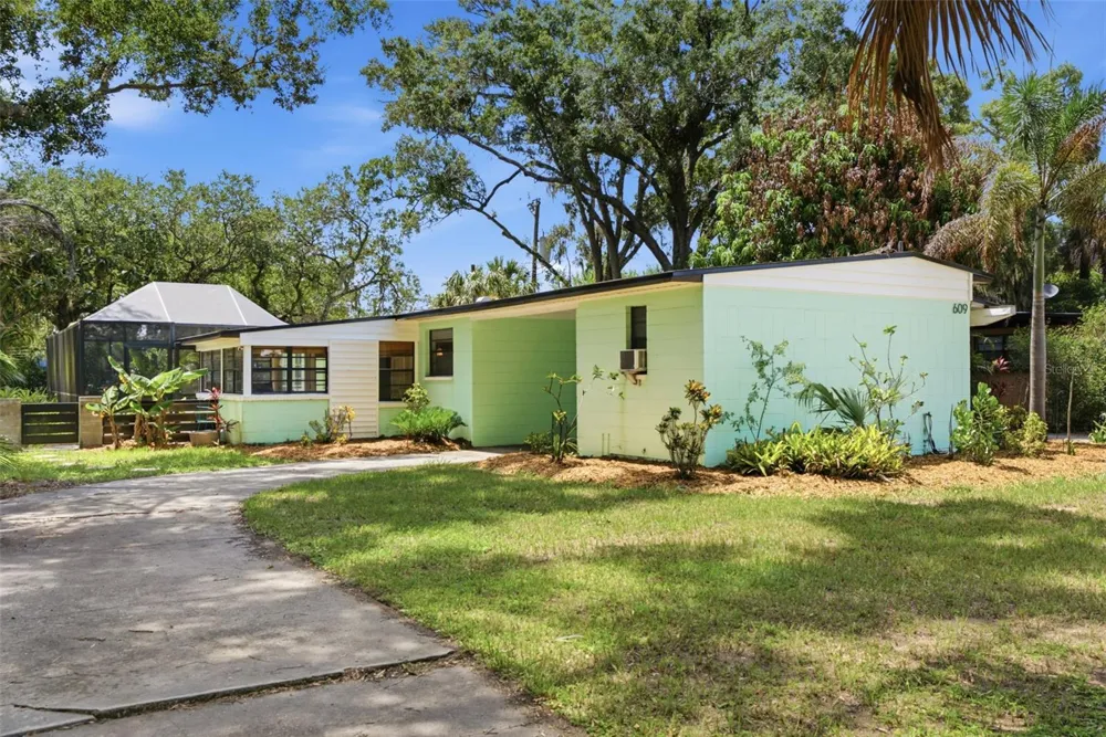 609 W RIVER DRIVE Temple Terrace, FL 33617