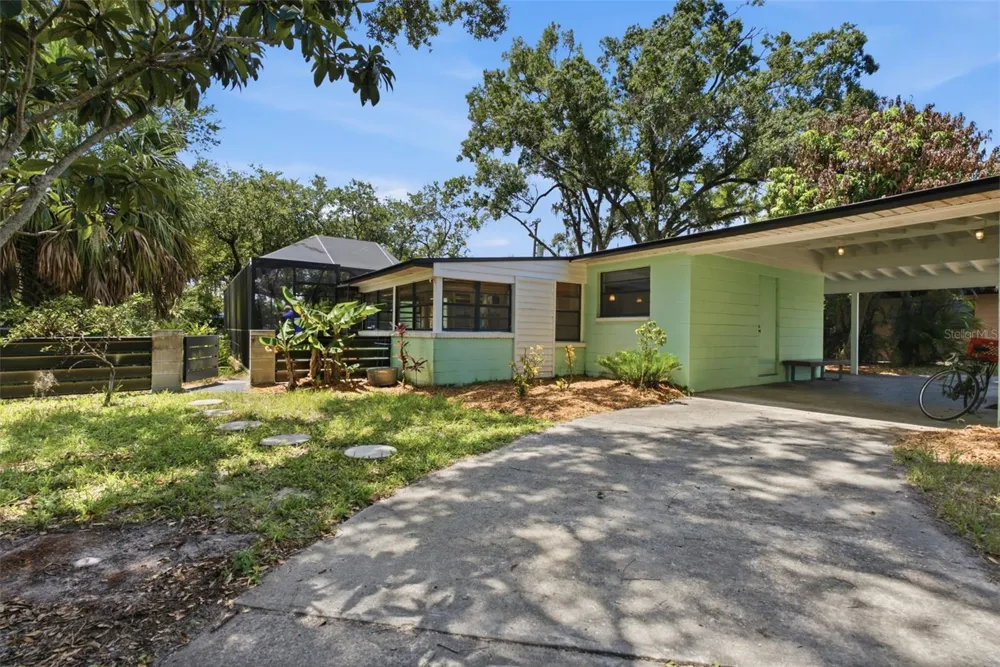 609 W RIVER DRIVE Temple Terrace, FL 33617