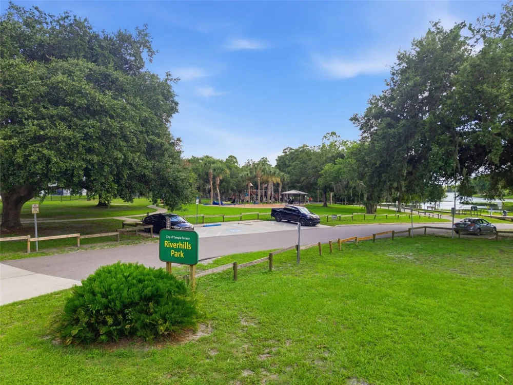 609 W RIVER DRIVE Temple Terrace, FL 33617