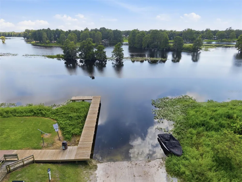 609 W RIVER DRIVE Temple Terrace, FL 33617