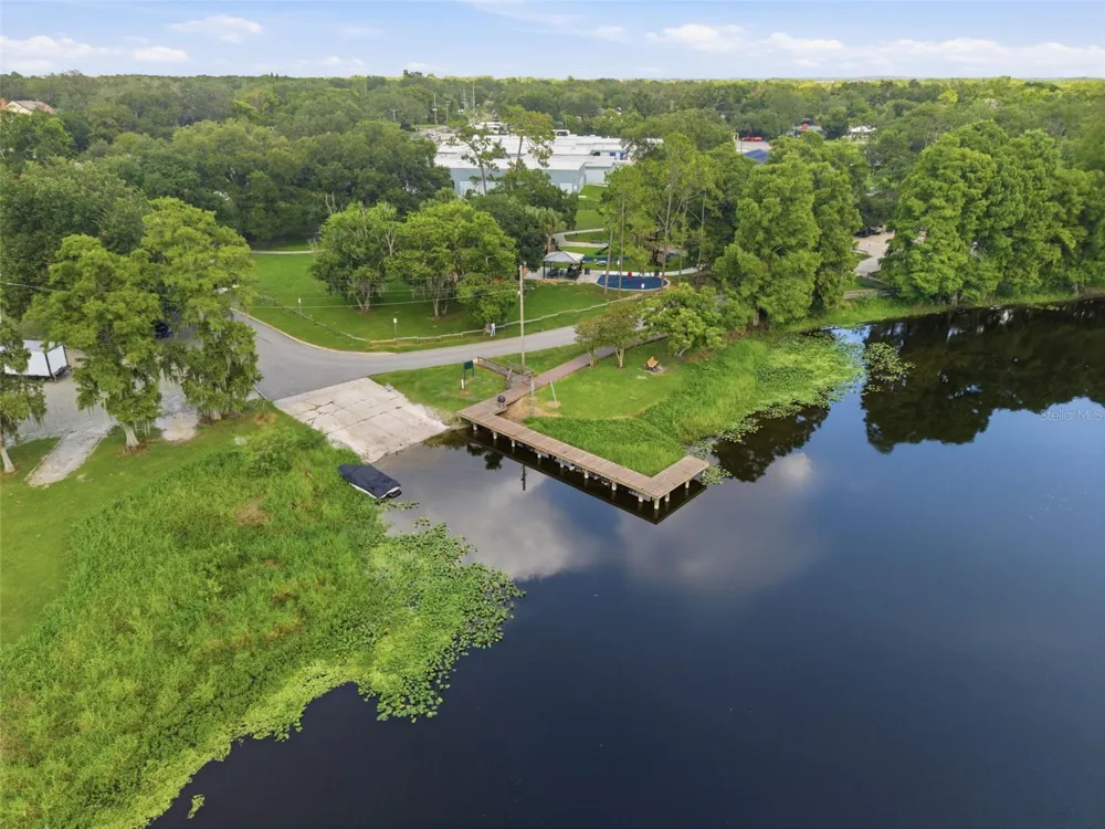 609 W RIVER DRIVE Temple Terrace, FL 33617