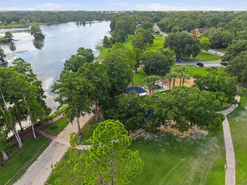 609 W RIVER DRIVE Temple Terrace, FL 33617