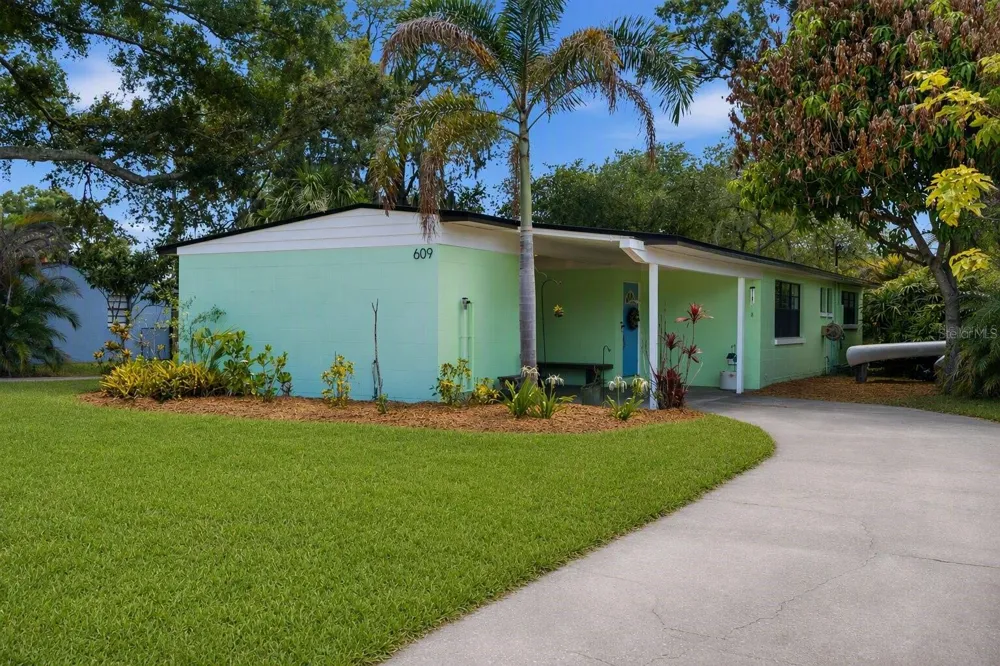 609 W RIVER DRIVE Temple Terrace, FL 33617
