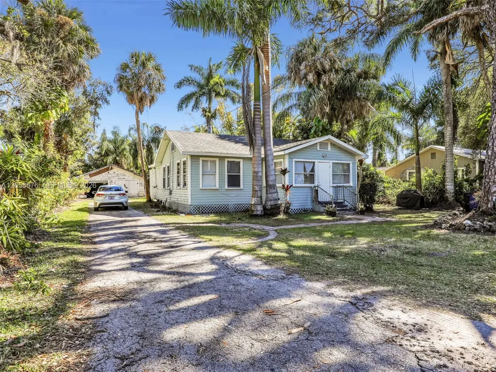 1132 River Rd North Fort Myers, FL 33903