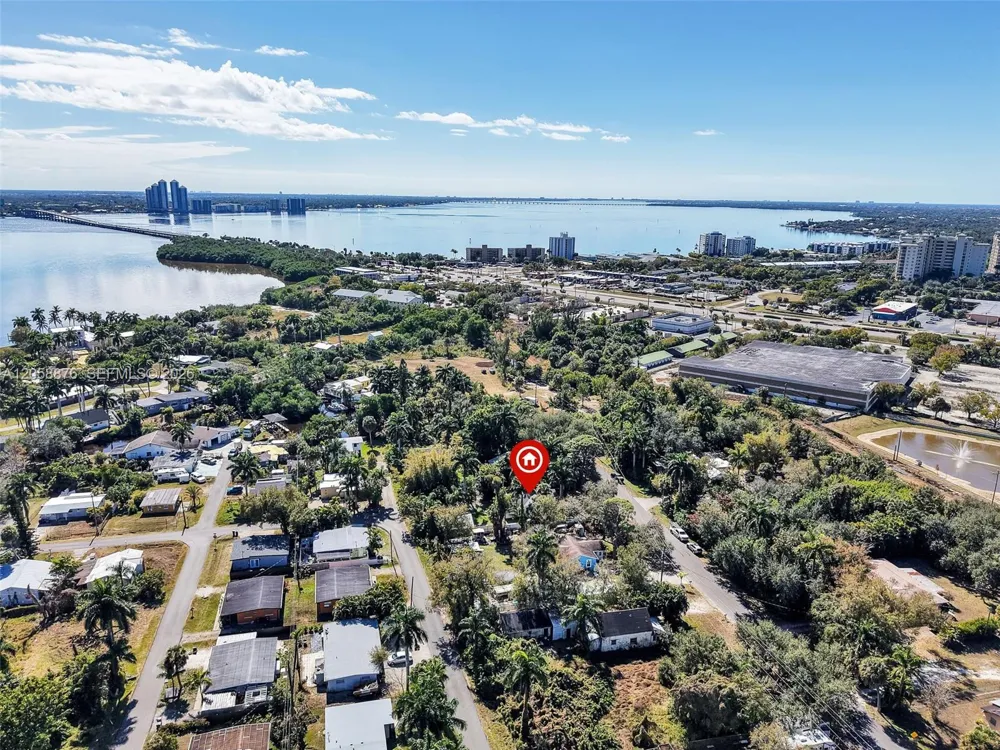 1132 River Rd North Fort Myers, FL 33903