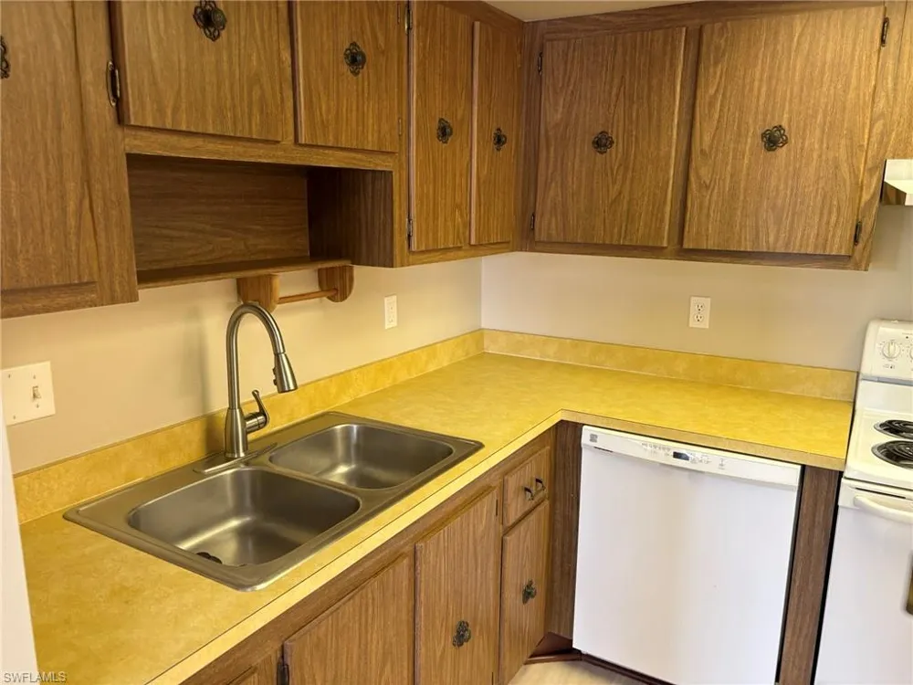 3704 Broadway #214 Fort Myers, FL 33901