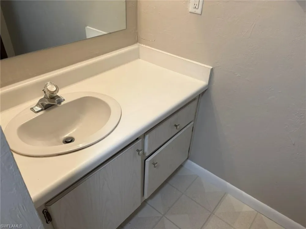 3704 Broadway #214 Fort Myers, FL 33901