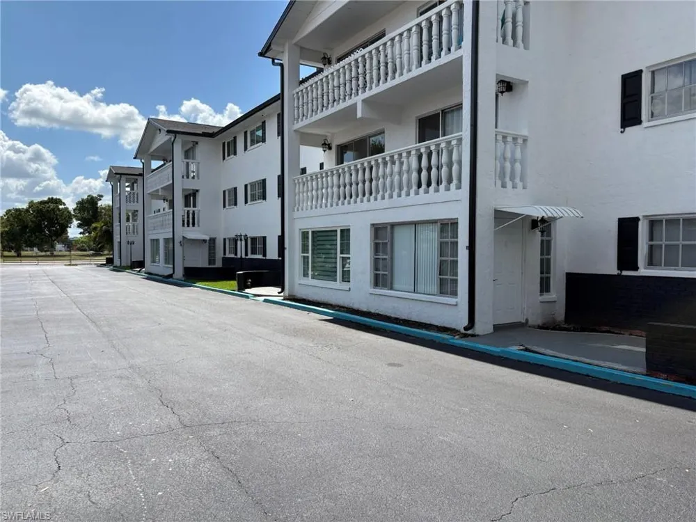 3704 Broadway #214 Fort Myers, FL 33901