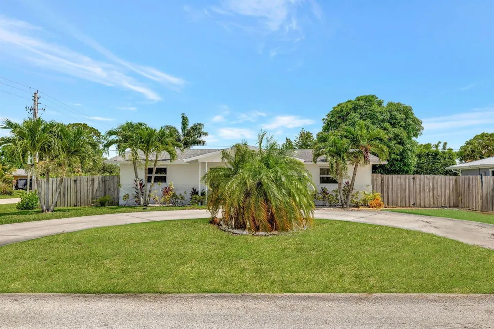 1894 SE Lafayette Street Stuart, FL 34997