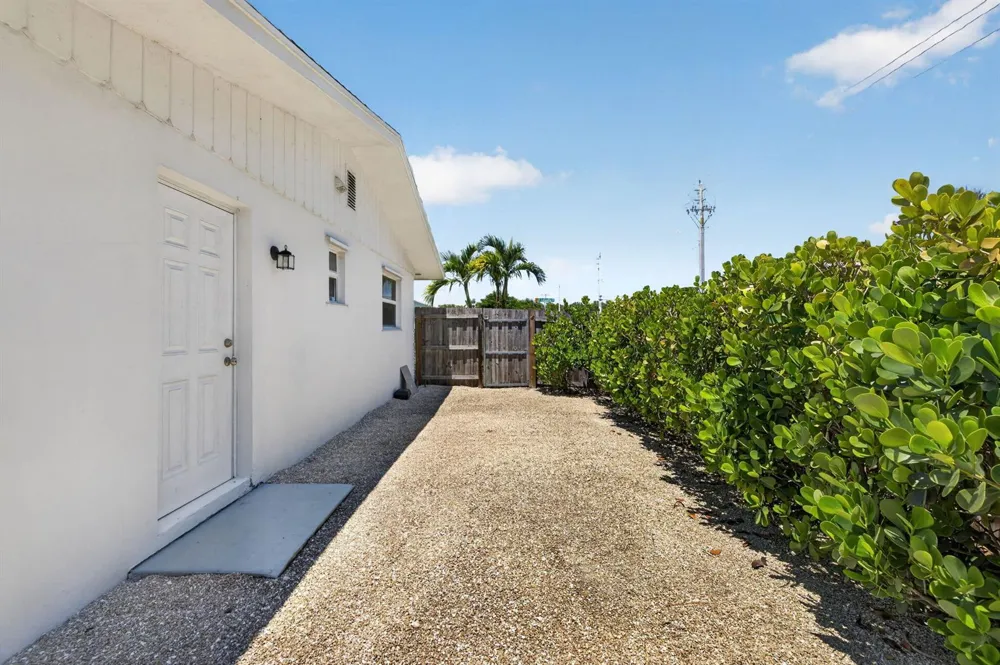1894 SE Lafayette Street Stuart, FL 34997