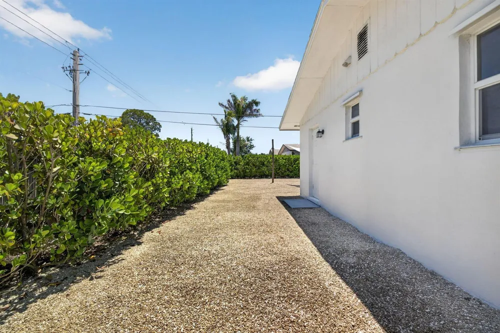 1894 SE Lafayette Street Stuart, FL 34997