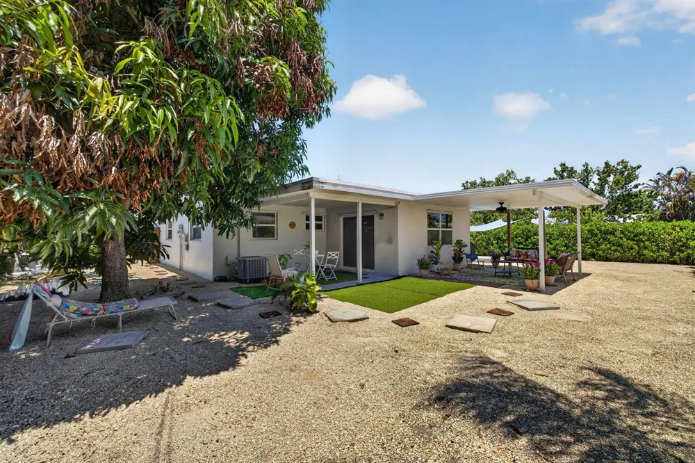 1894 SE Lafayette Street Stuart, FL 34997