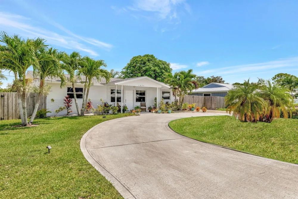 1894 SE Lafayette Street Stuart, FL 34997