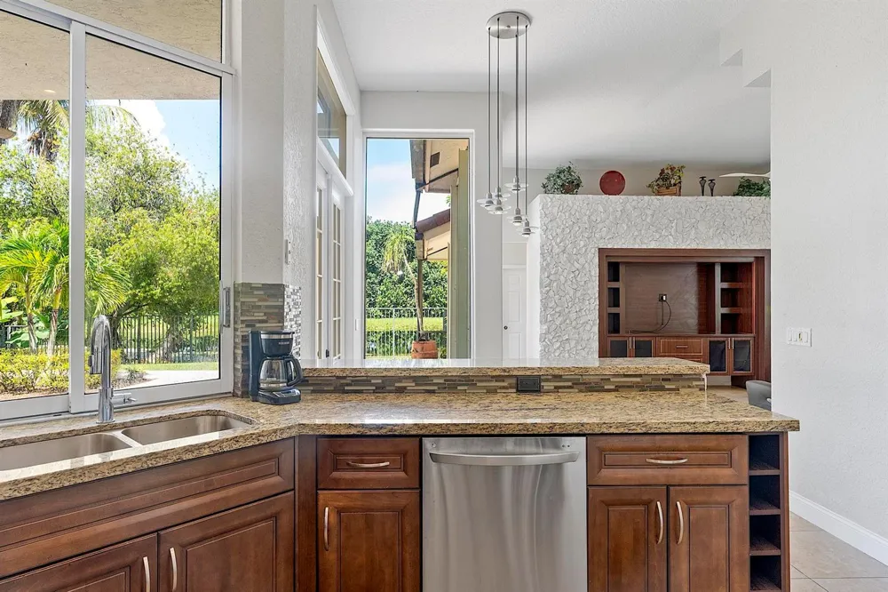 875 Bayside Lane Weston, FL 33326