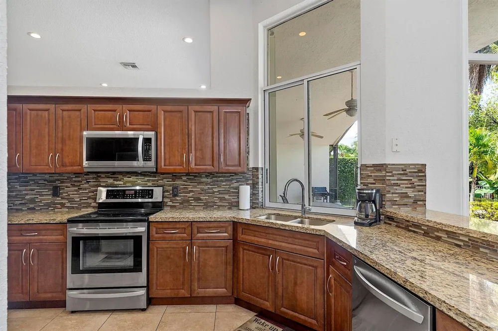 875 Bayside Lane Weston, FL 33326