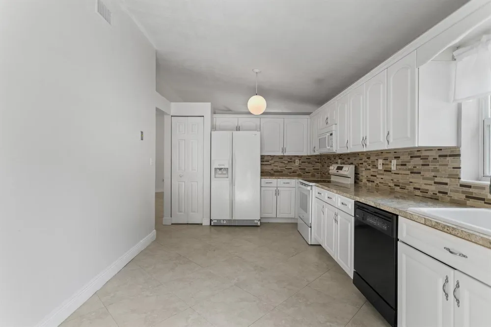 13945 LANGLEY PLACE Davie, FL 33325